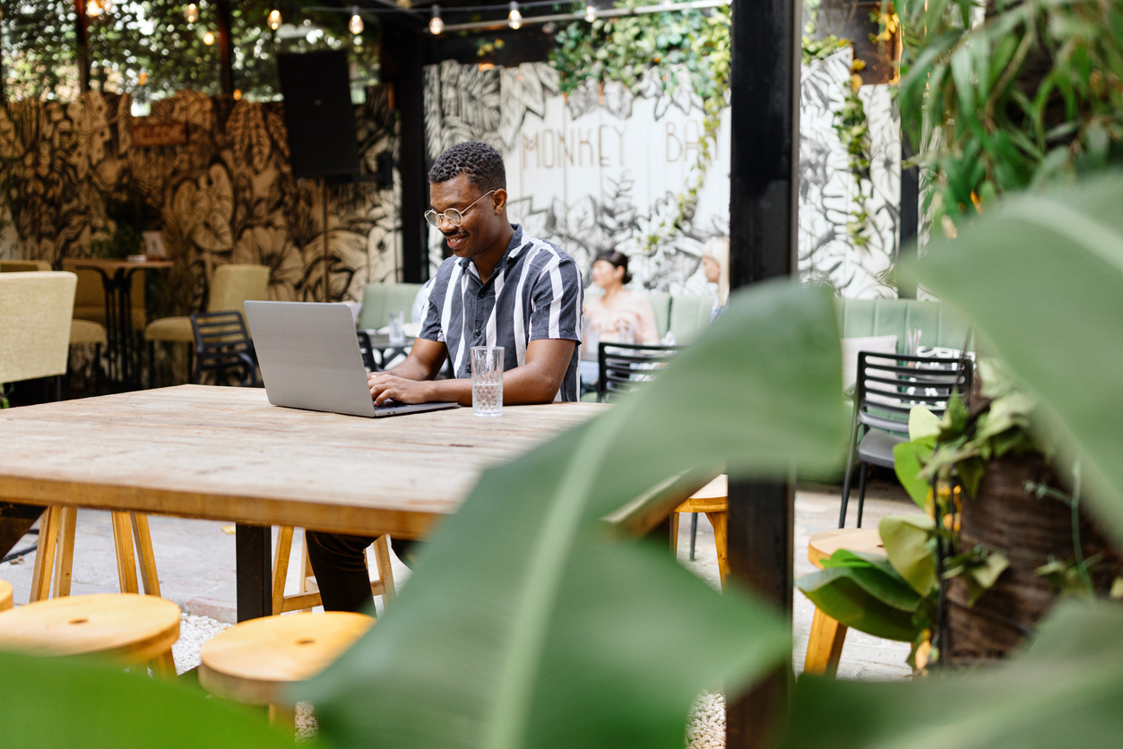 Expat - OOM Verzekeringen